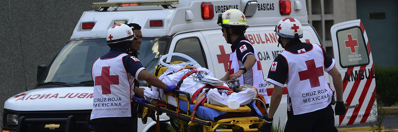 Equipo Cruz Roja Mexicana Delegación Toluca respondiendo a urgencias